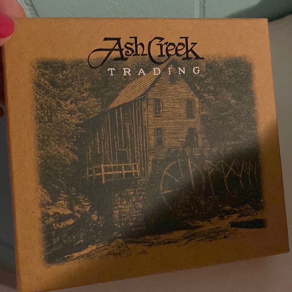 Ash Creek LEATHER Trifold WALLET NIB